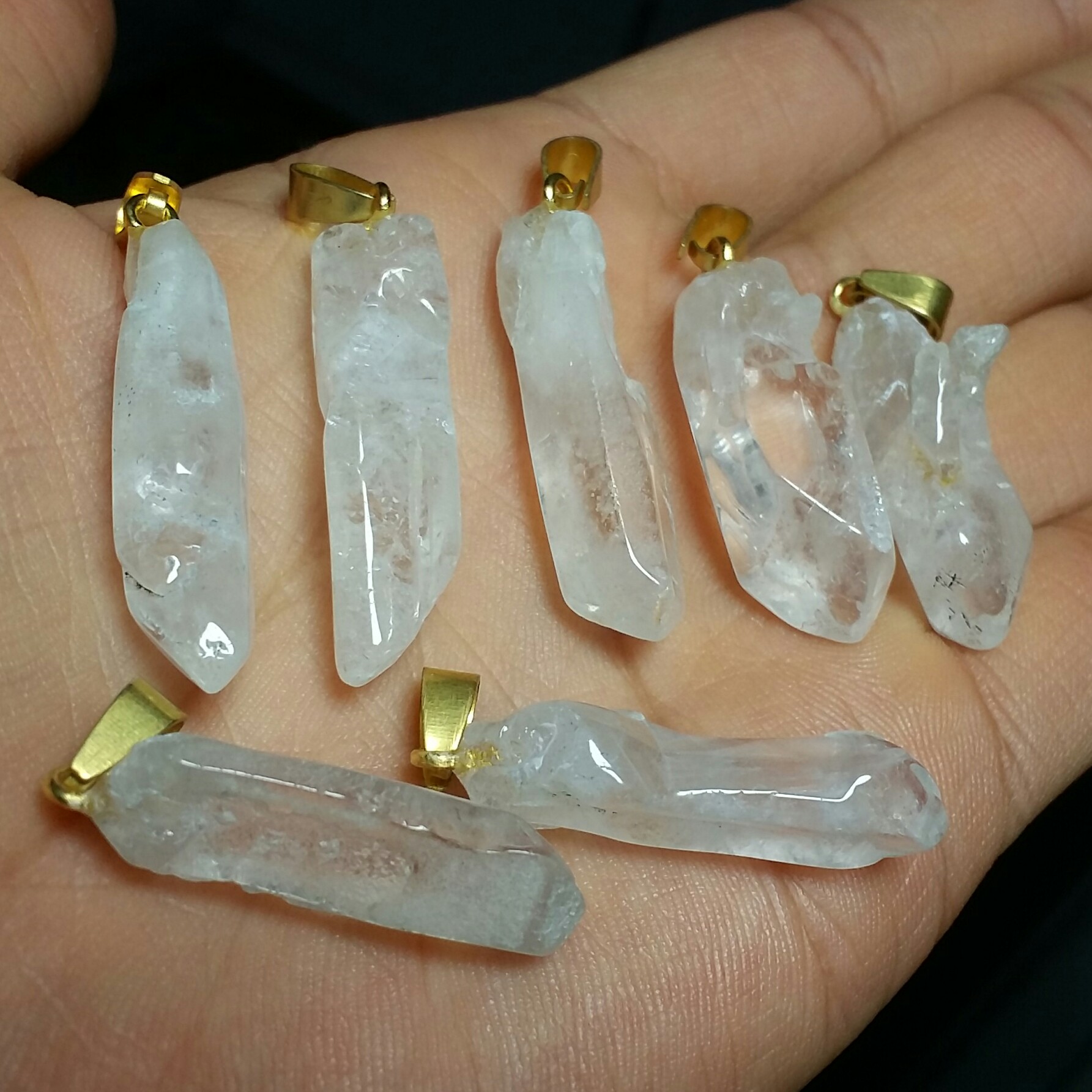 آویز (گردنبند) بلور کوارتز  طبیعی بسیار خاص وزیبا سایز درشت آویز طلایی