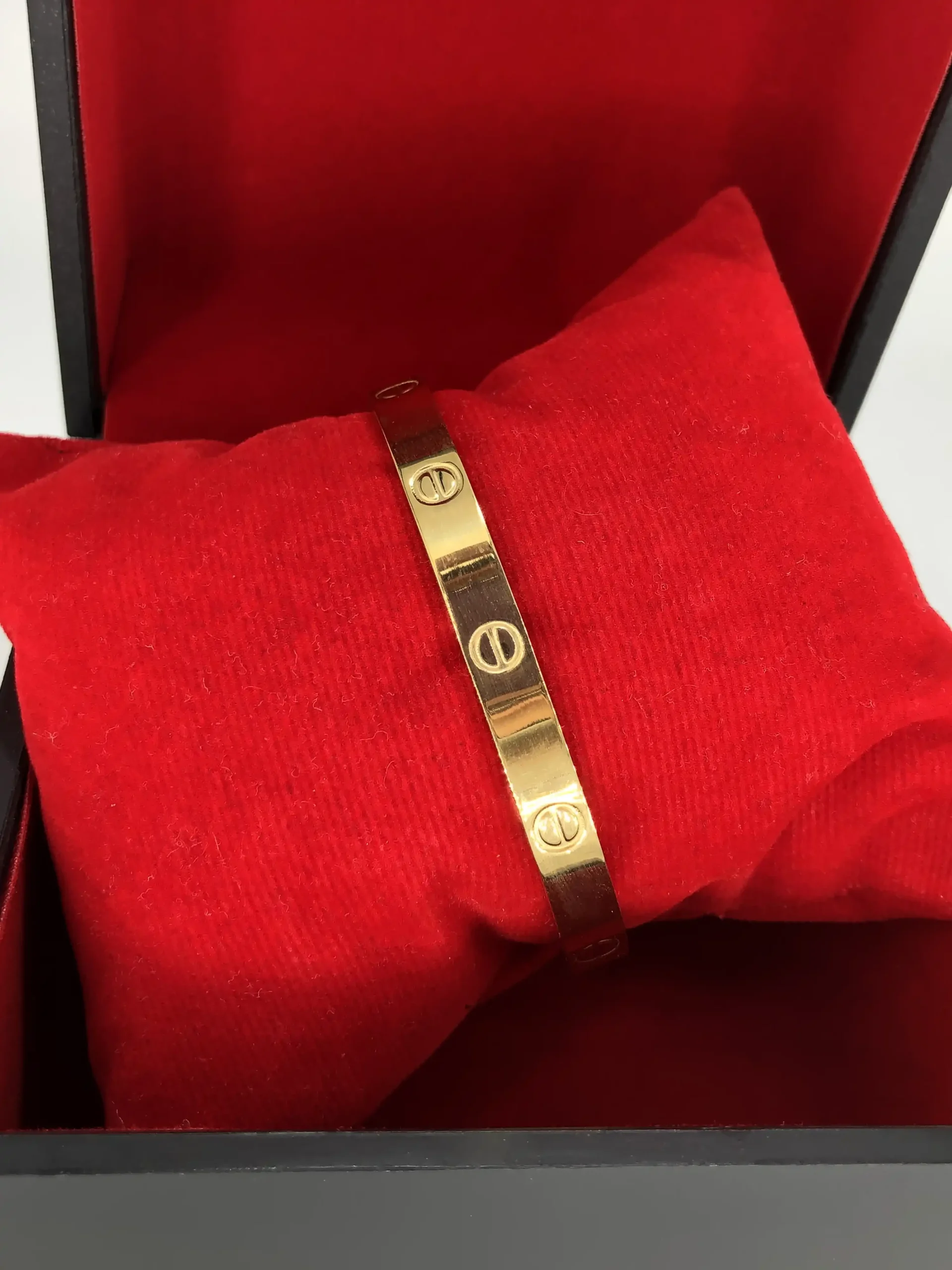 دستبند تلویزیونی