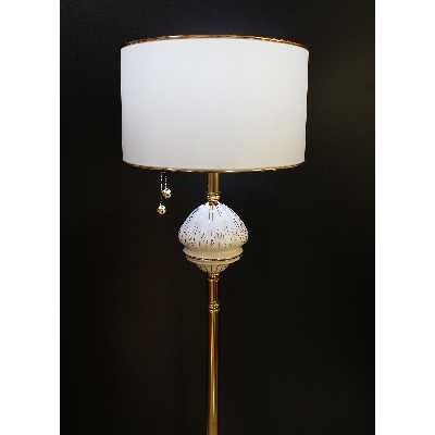 آباژور ایستاده مدل آستیاژ 02 کنار سالنی 