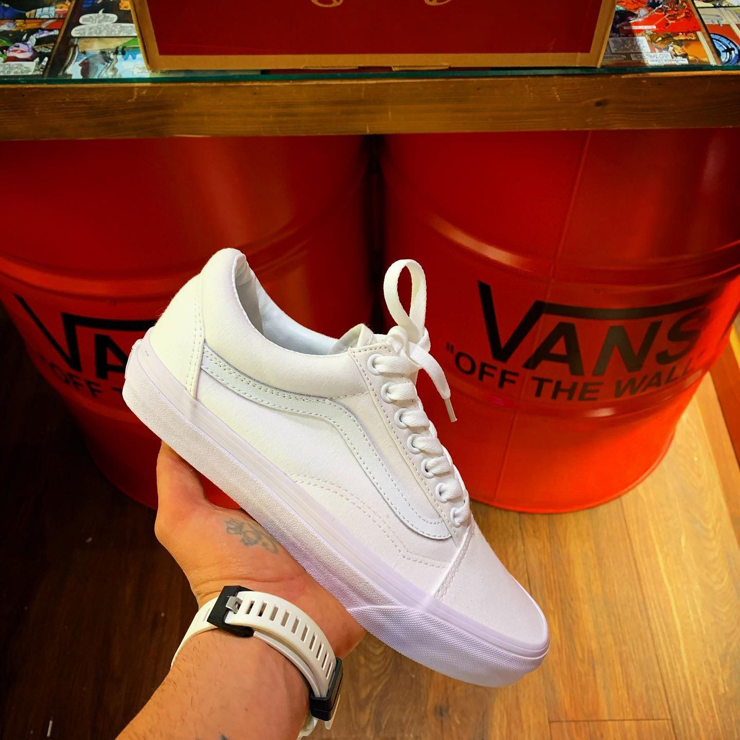 کفش ونس اورجینال تمام سفید سایز :(40 تا 44)