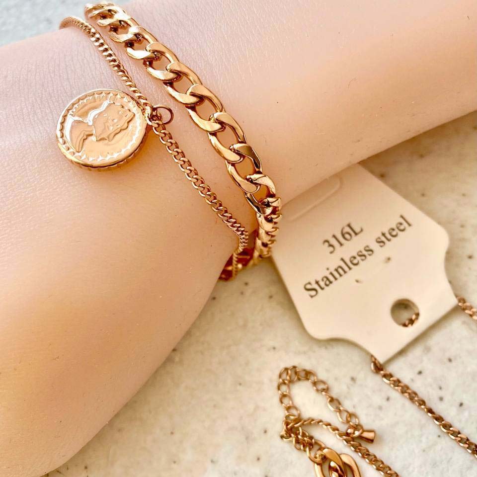 دستبند استیل طلایی مدل کارتیر تخت با زنجیر و پلاک طرح ملکه