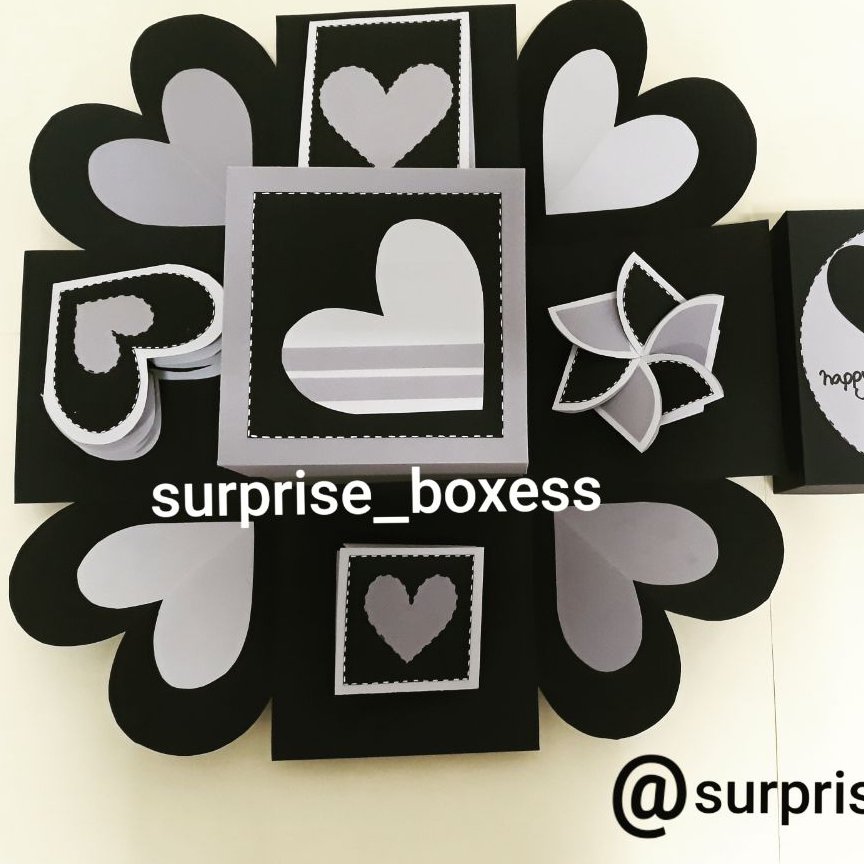 جعبه سورپرایز یک لایه با کیفیت و مقاوم با آیتم های زیبا در رنگ دلخواه شما همراه با عکس و بارکد صدا