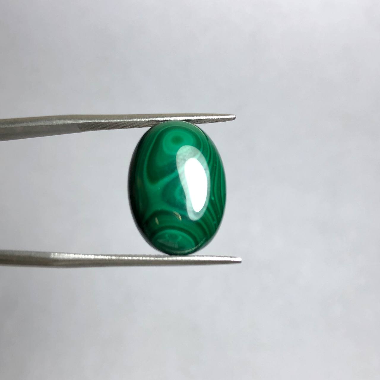 نگین بیضی مالاکیت طبیعی سبزرنگ 240531