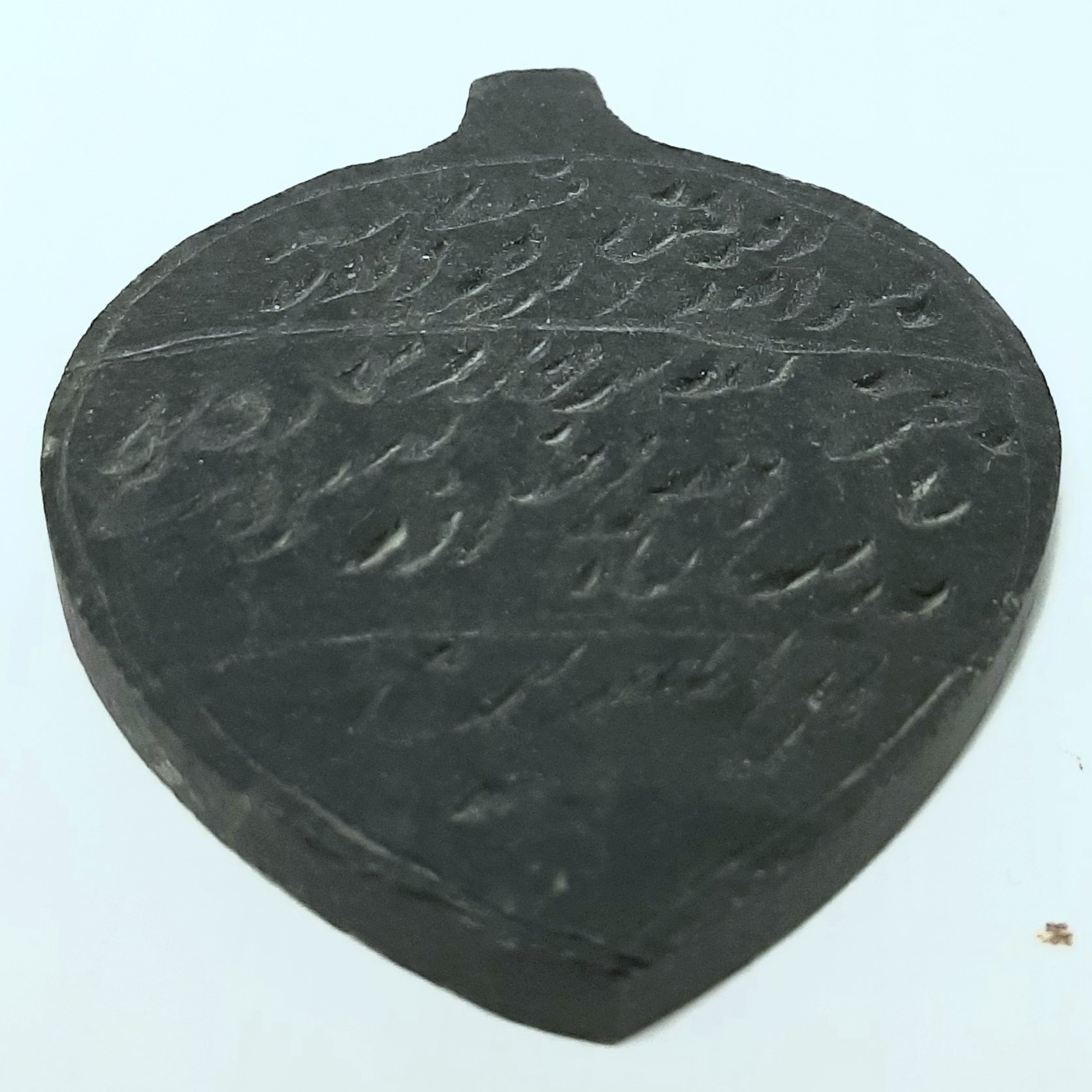  سنگ اصل معدنی و طبیعی  عباس آباد  دارای مغناطیس  جذب آهن ربا 