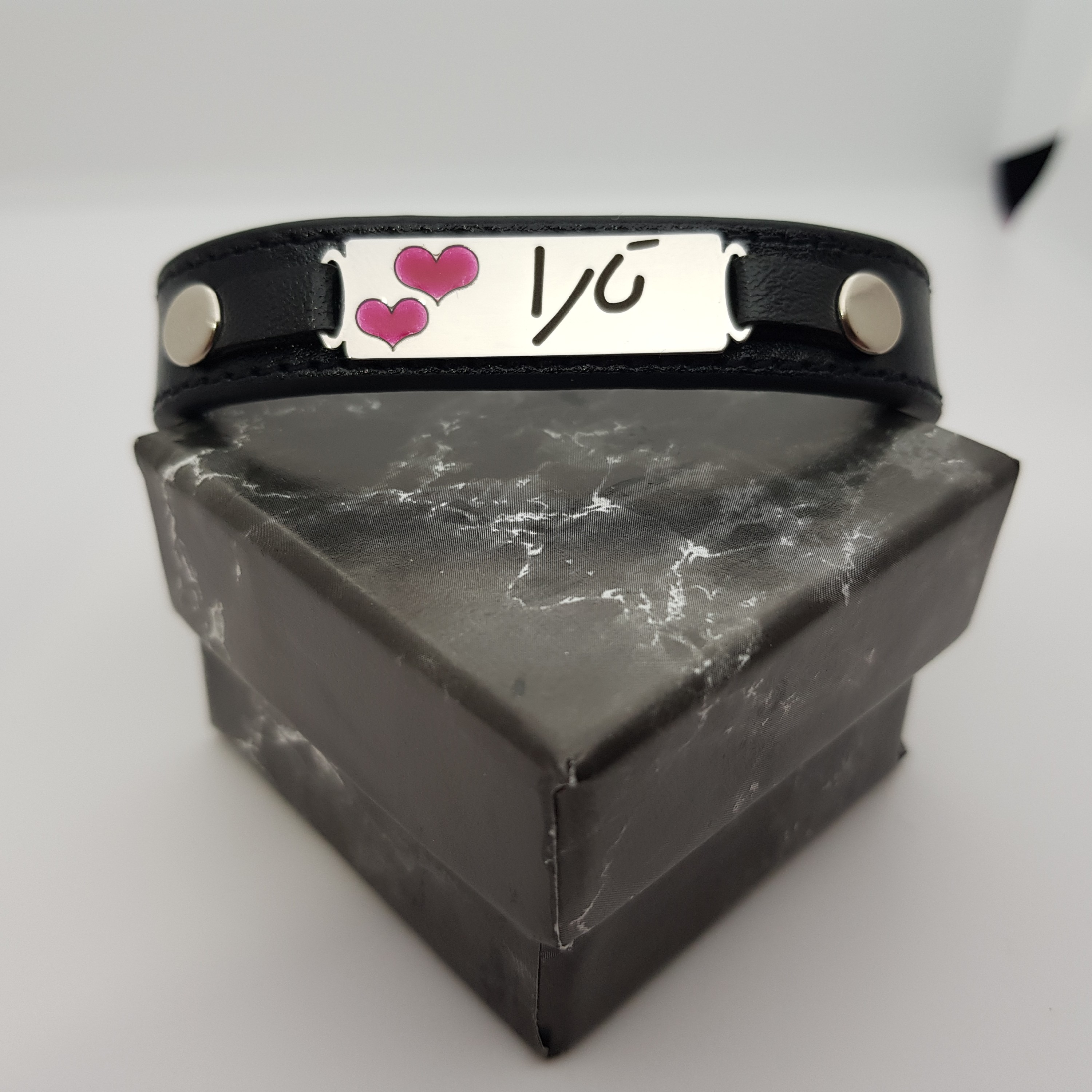 دستبند اسم تارا با قلب  مینا کاری کد A02