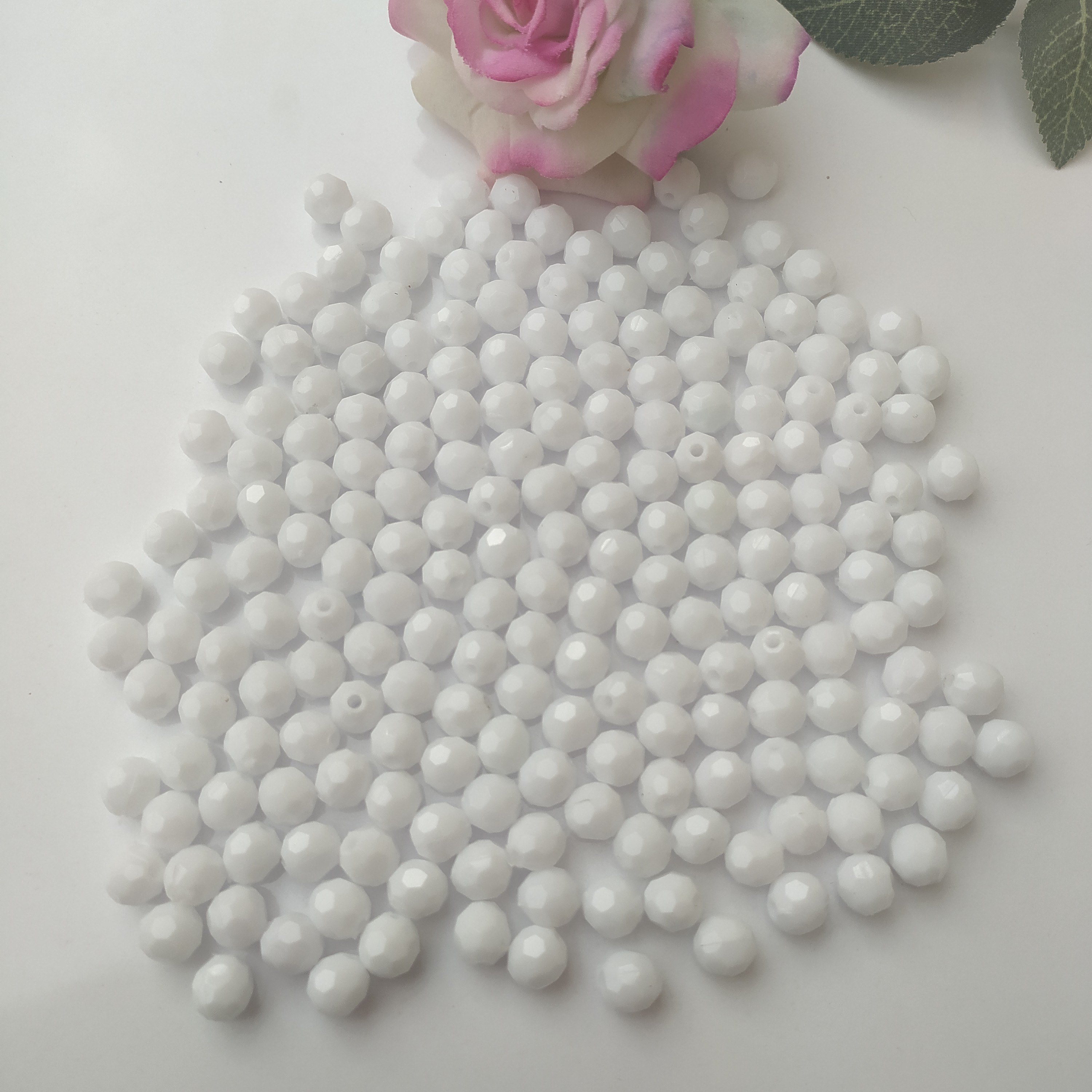 کریستال پلاستیکی ایرانی سایز 8 (پک 50  گرمی) سفید یخچالی 190 عددی 