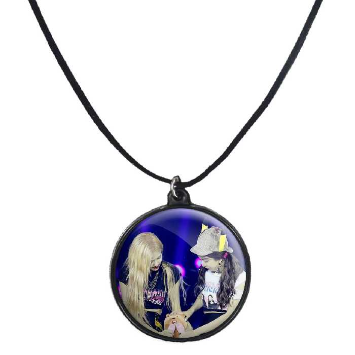 گردنبند پرمانه طرح بلک پینک کد pmb.18056 مدل دو طرفه