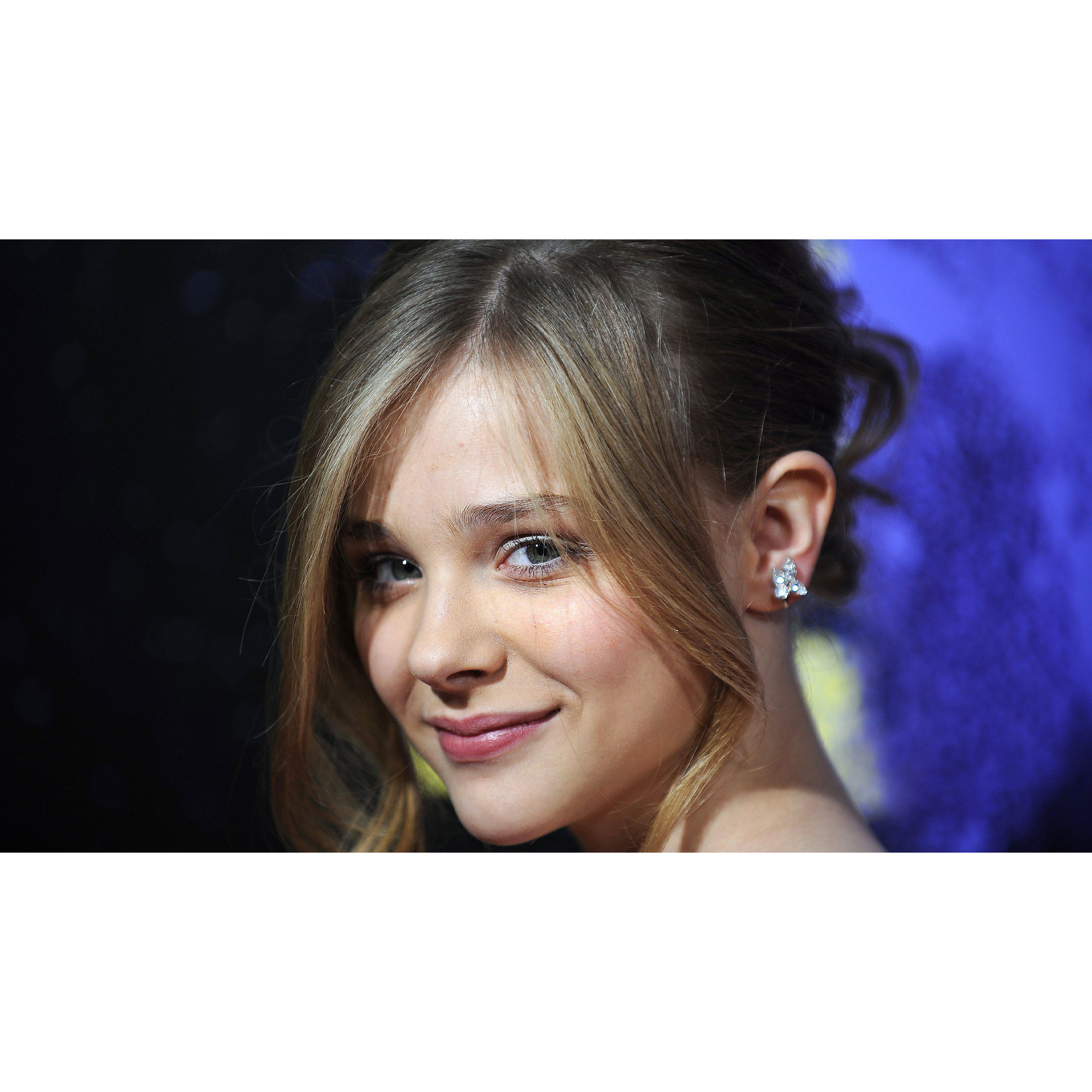 تابلو شاسی مدل بازیگر کلویی گریس مورتز T6599