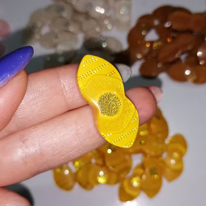 دکمه لباس شیشه ای رنگ زرد بسته 9 عددی