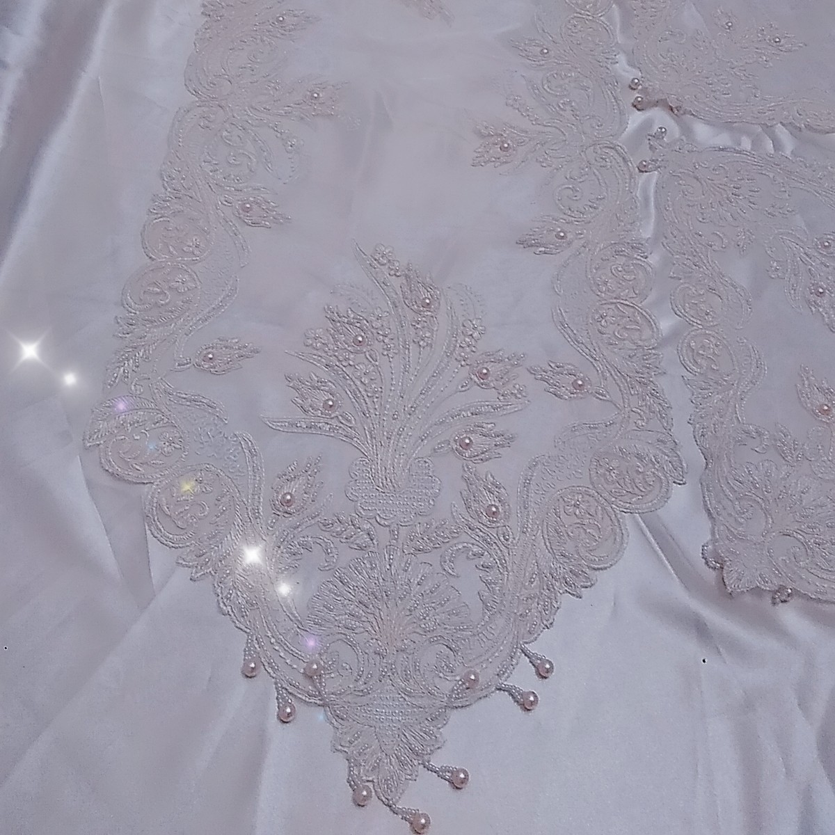 رومیزی ست سه تیکه رانر و عسلی منجوق دوزی شده رنگ سفید