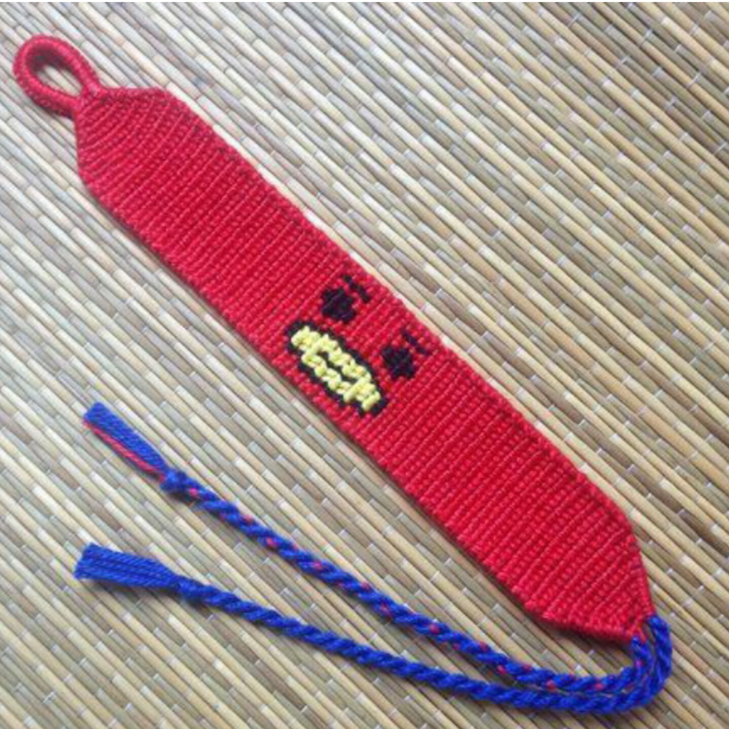 دستبند دوستی طرح عروسک تاتا( محصول کاملا دستبافت ) 