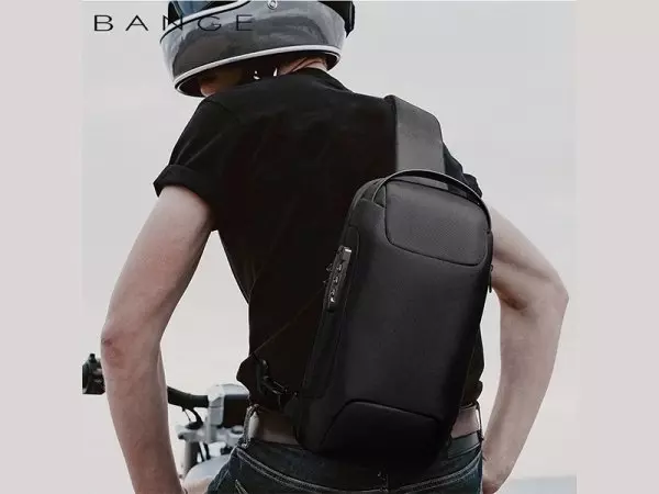 کوله کراس بادی تک بند ضد سرقت بنج مدل BG-22085 یک کوله‌پشتی عالی برای کسانی است که به دنبال امنیت، راحتی و ویژگی‌های مدرن هستند. این کوله‌پشتی دارای طراحی خاص و امکانات کاربردی بسیاری است که آن را به انتخابی مناسب برای استفاده روزمره و سفرهای کوتاه تبدیل