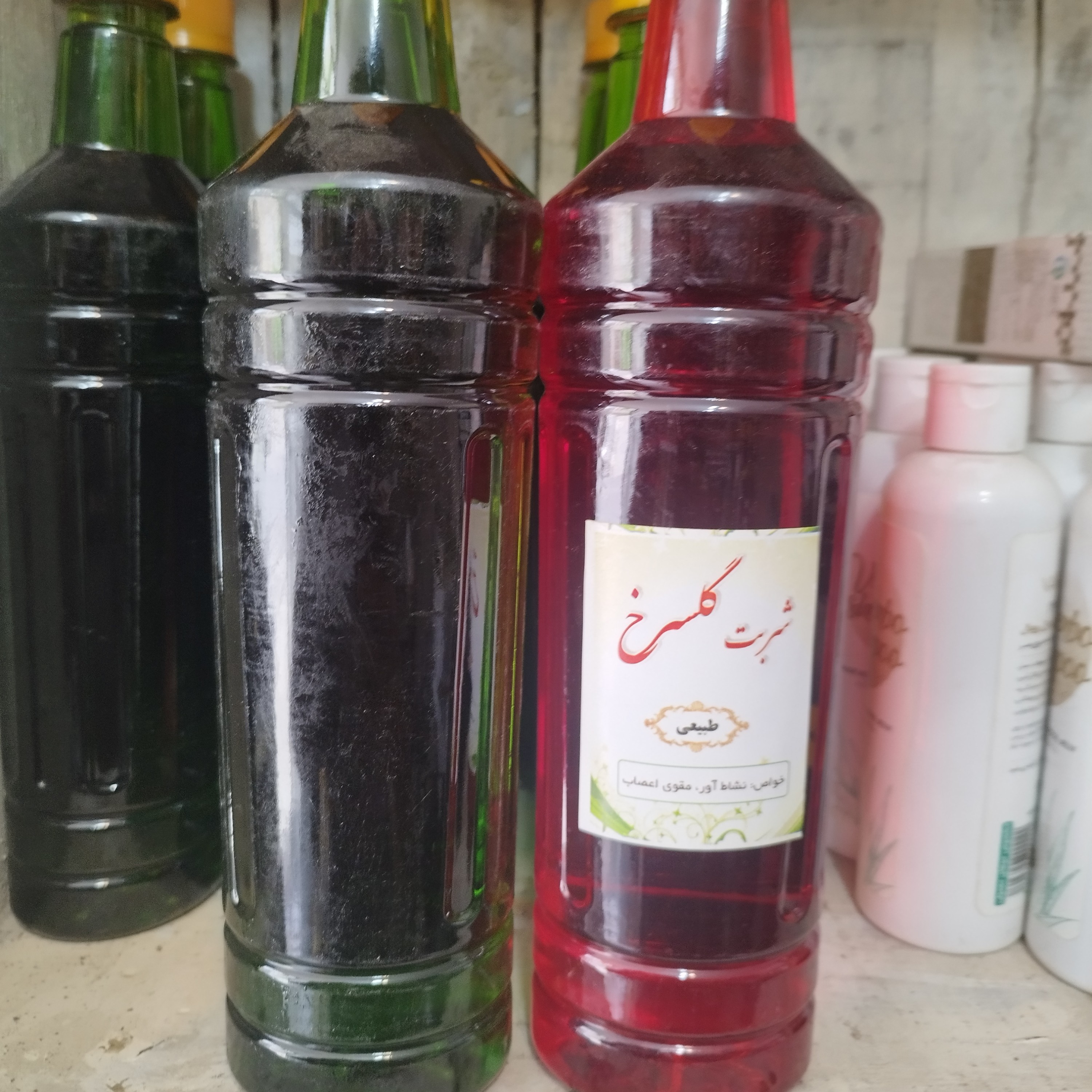 شربت طبیعی گل سرخ یک لیتری با ترکیبات کاملا طبیعی