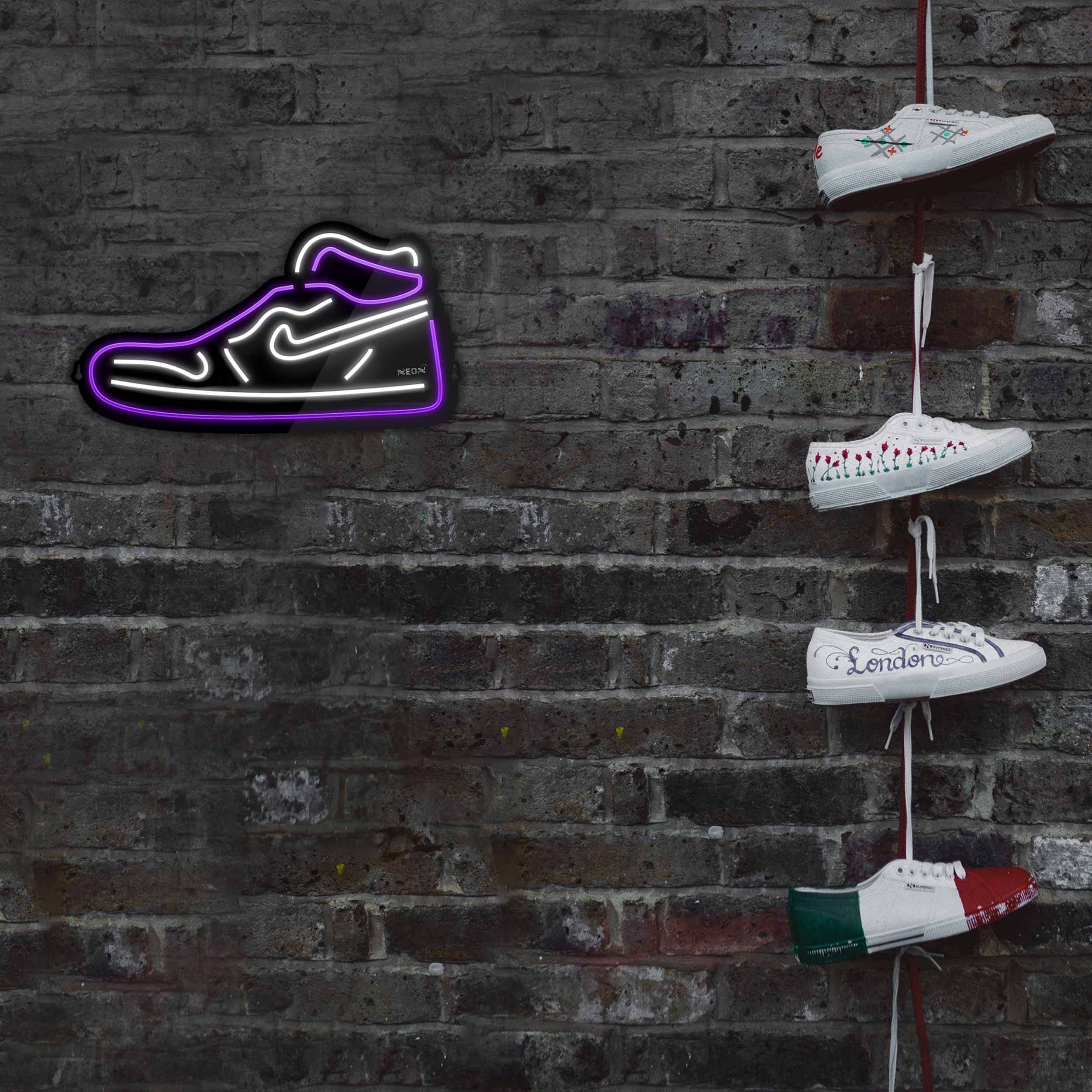 چراغ دیواری نئون دیزاین مدل Shoes-BL_PR