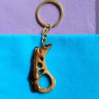 جاسوییچی چوبی با طرح  انتزاعی . سایز دلخواه تا 6 سانت. طرح و رنگ چوب تصادفی 