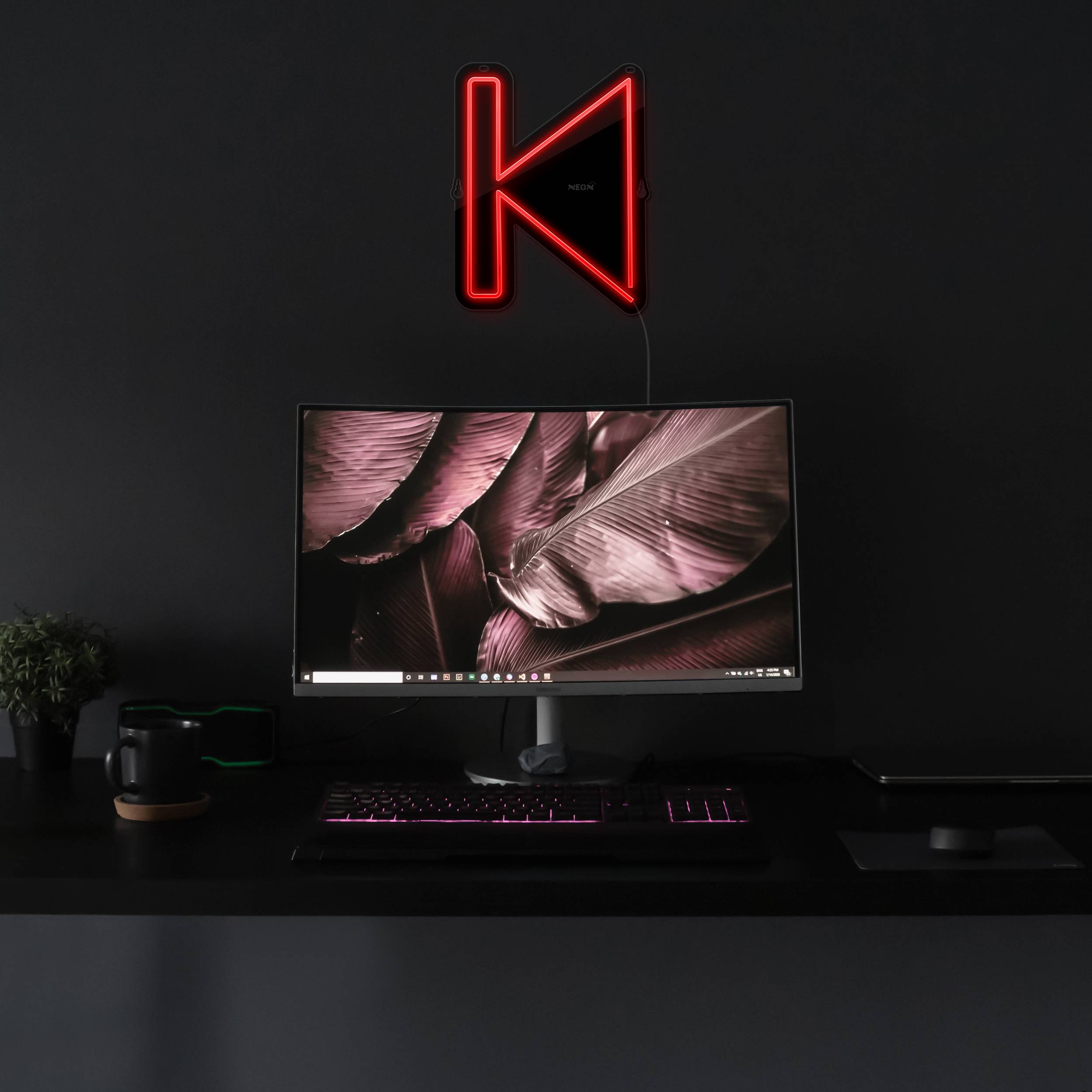 چراغ دیواری نئون دیزاین مدل Perviues-BL_RD