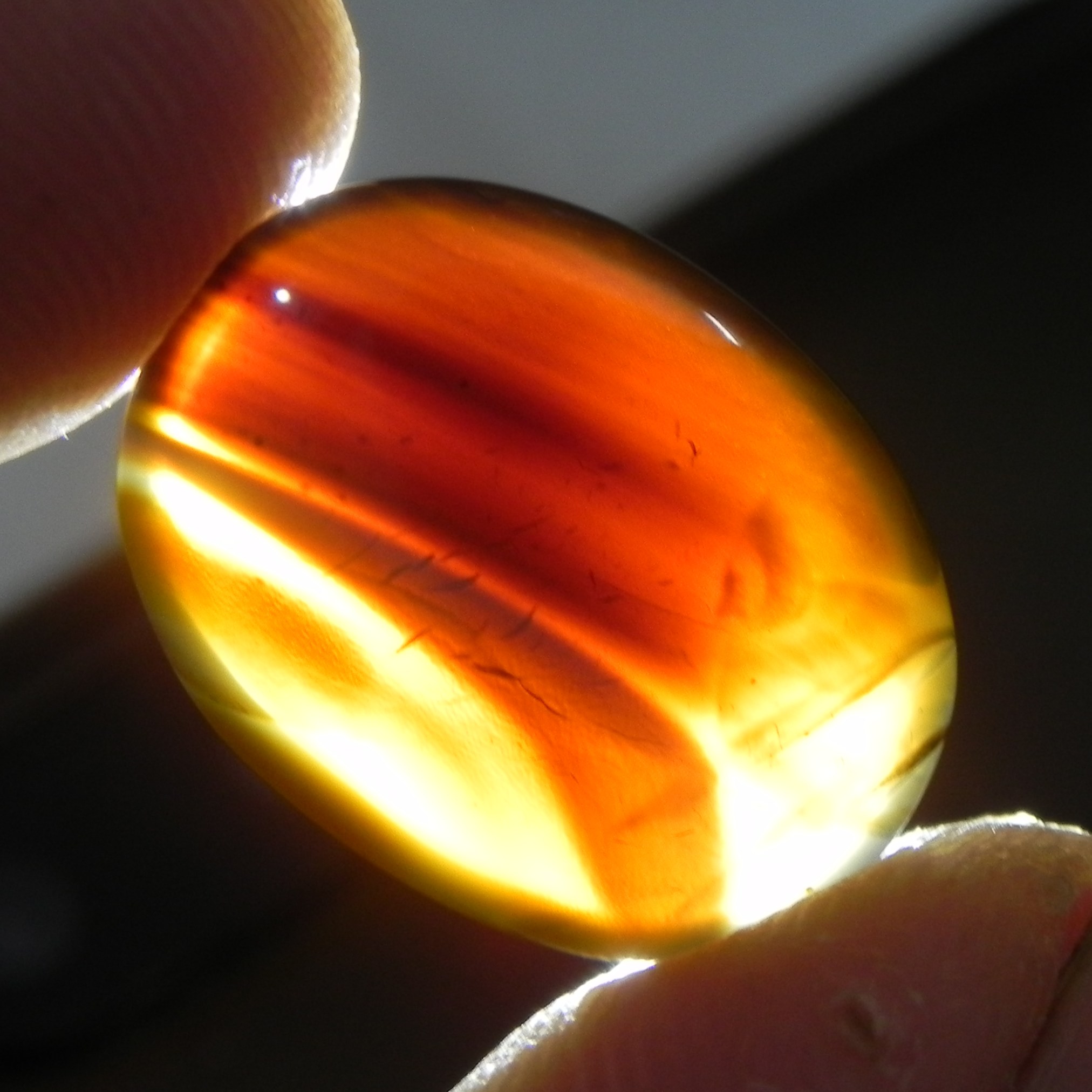 نگین عقیق خرمایی سلیمانی قائن اصل معدنی تراش دست مناسب برای انگشتری کد2