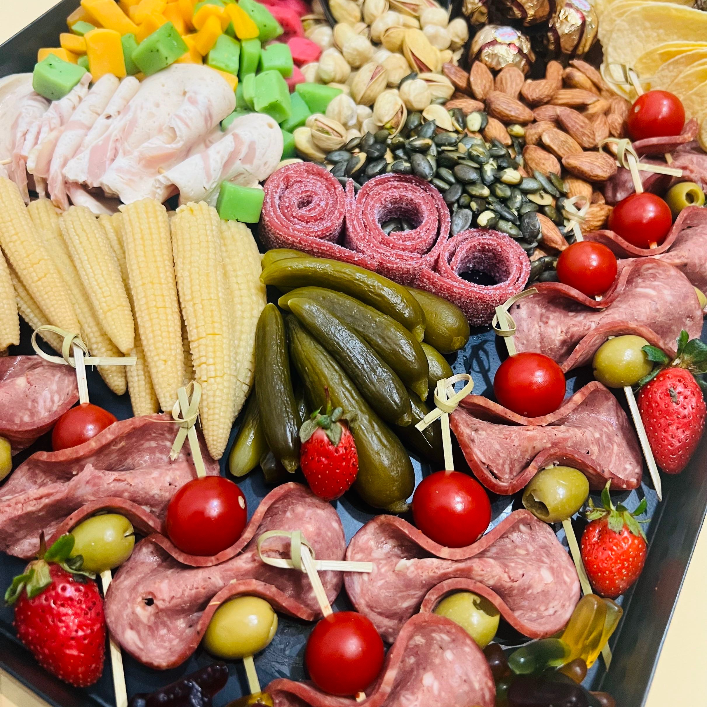 سینی فینگرفود برای پذیرایی در مراسم ها ومهمونی هاتون