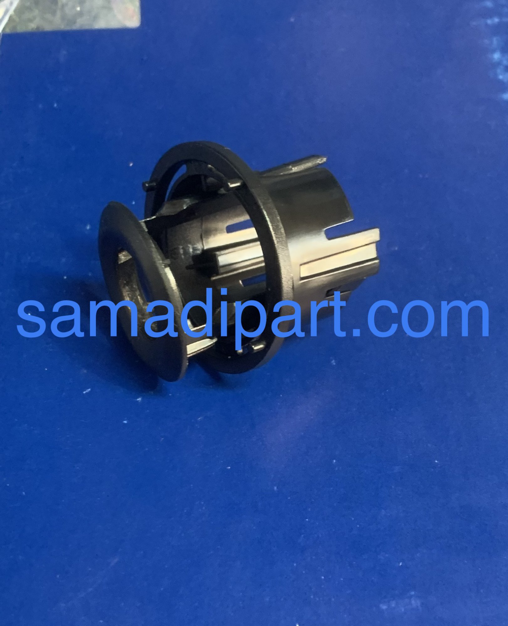 قاب نگهدارنده ی قاب سنسور دنده عقب سورن کروز (CR38070901)