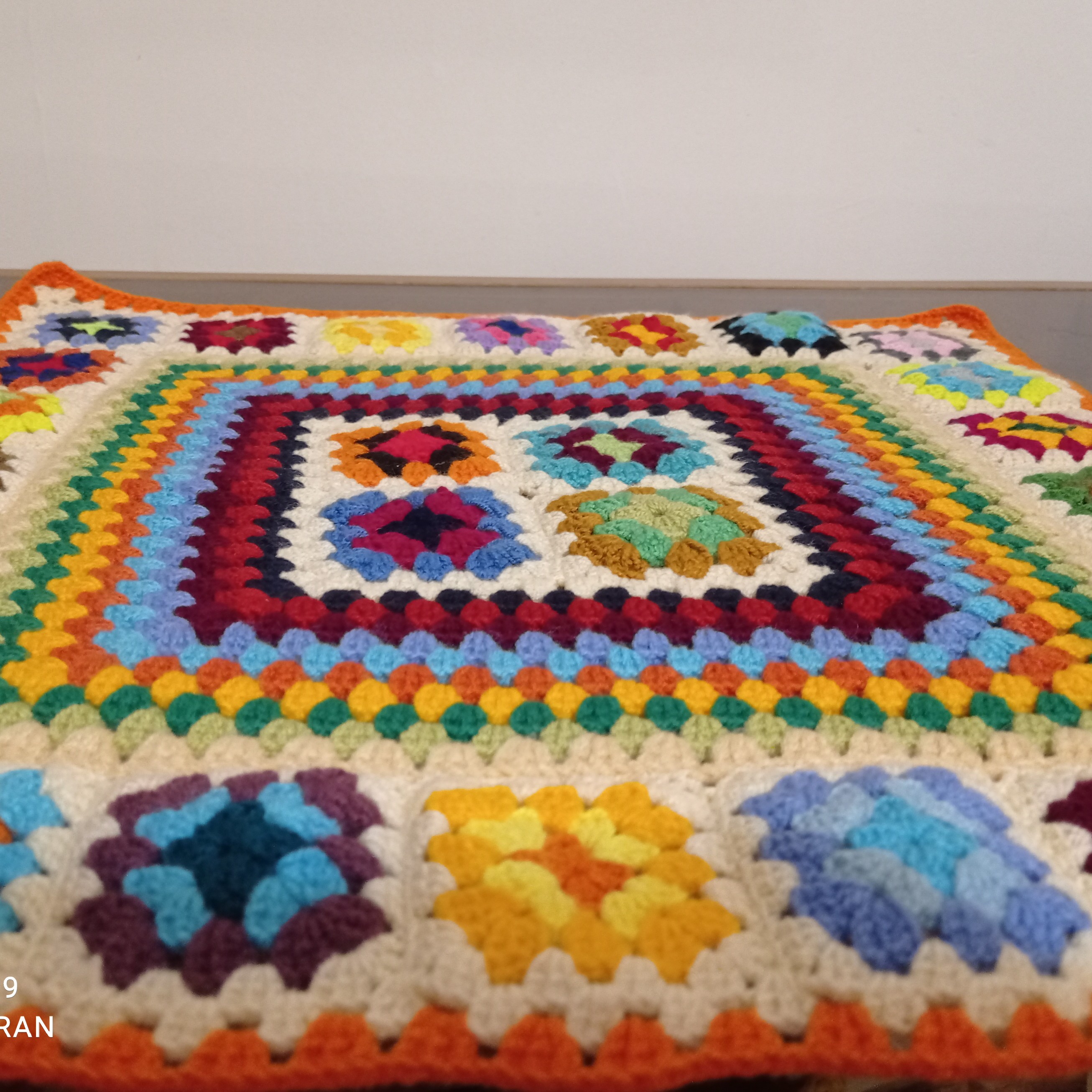 رومیزی قلاب بافی طرح ترکیبی سنتی کلاسیک