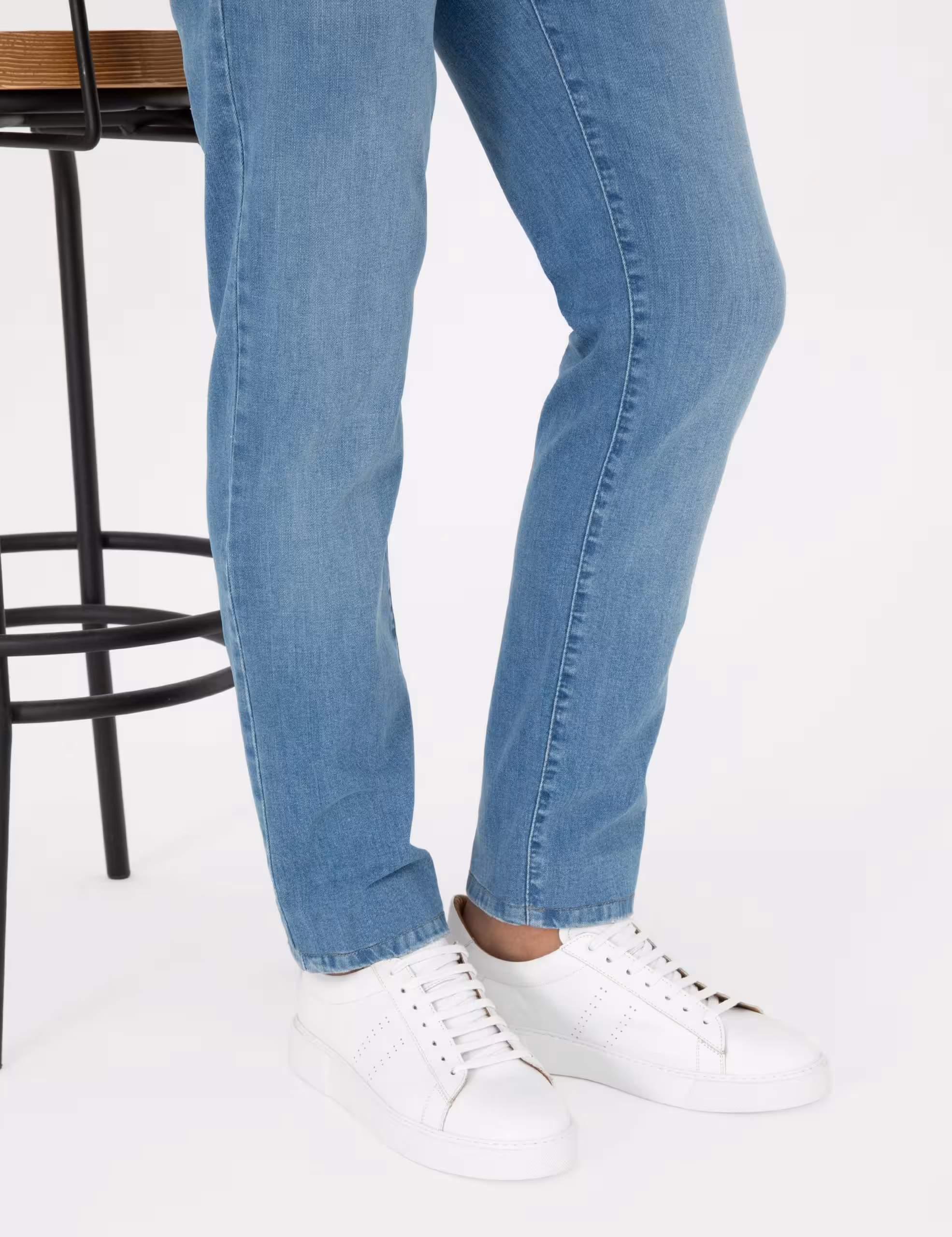 کفش کتانی و اسپرت مردانه سفید پیرکاردین