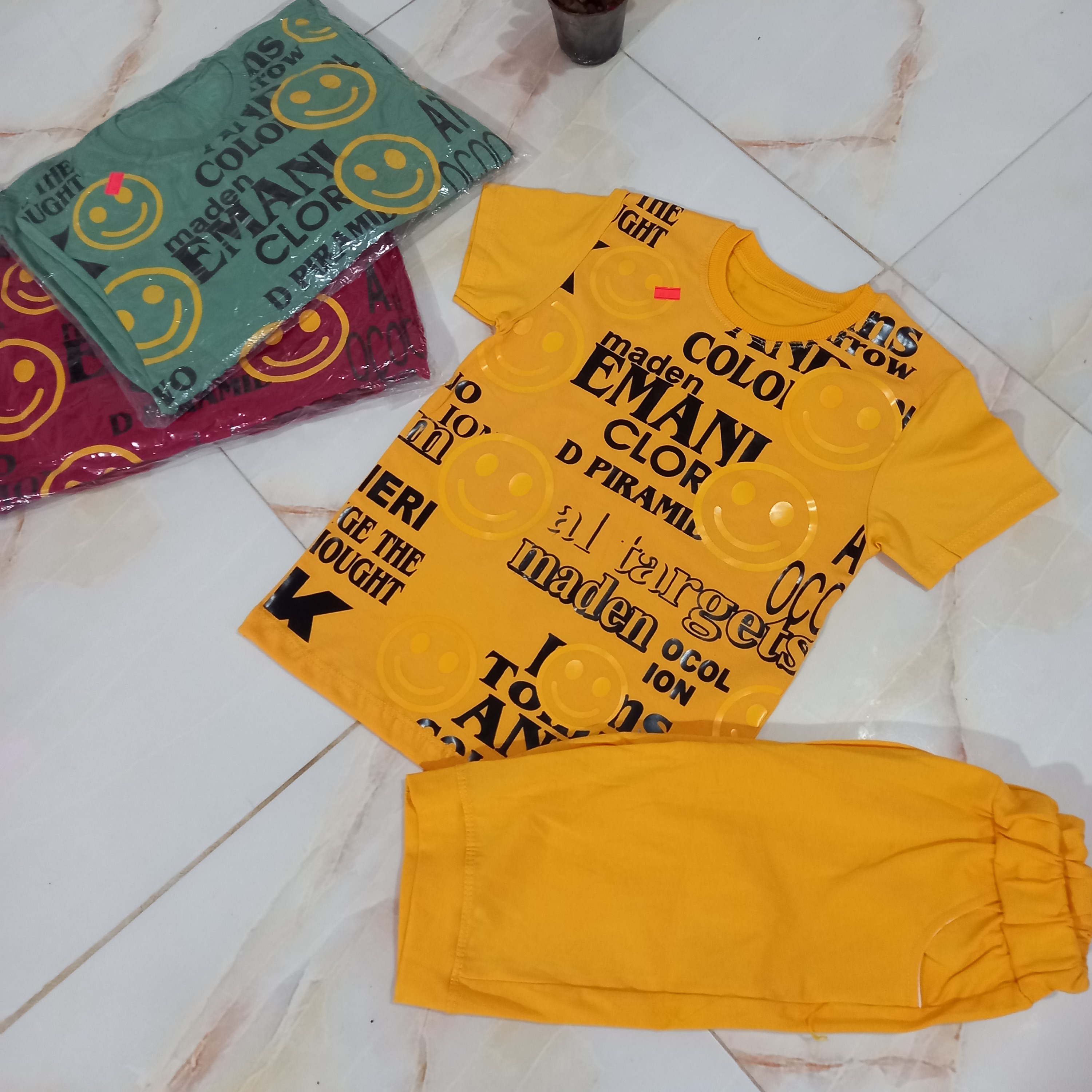 تیشرت شلوارک پسرانه (جنس پنبه )بسیار شیک دارای 3 رنگ زردو سبز و زرشکی میباشد