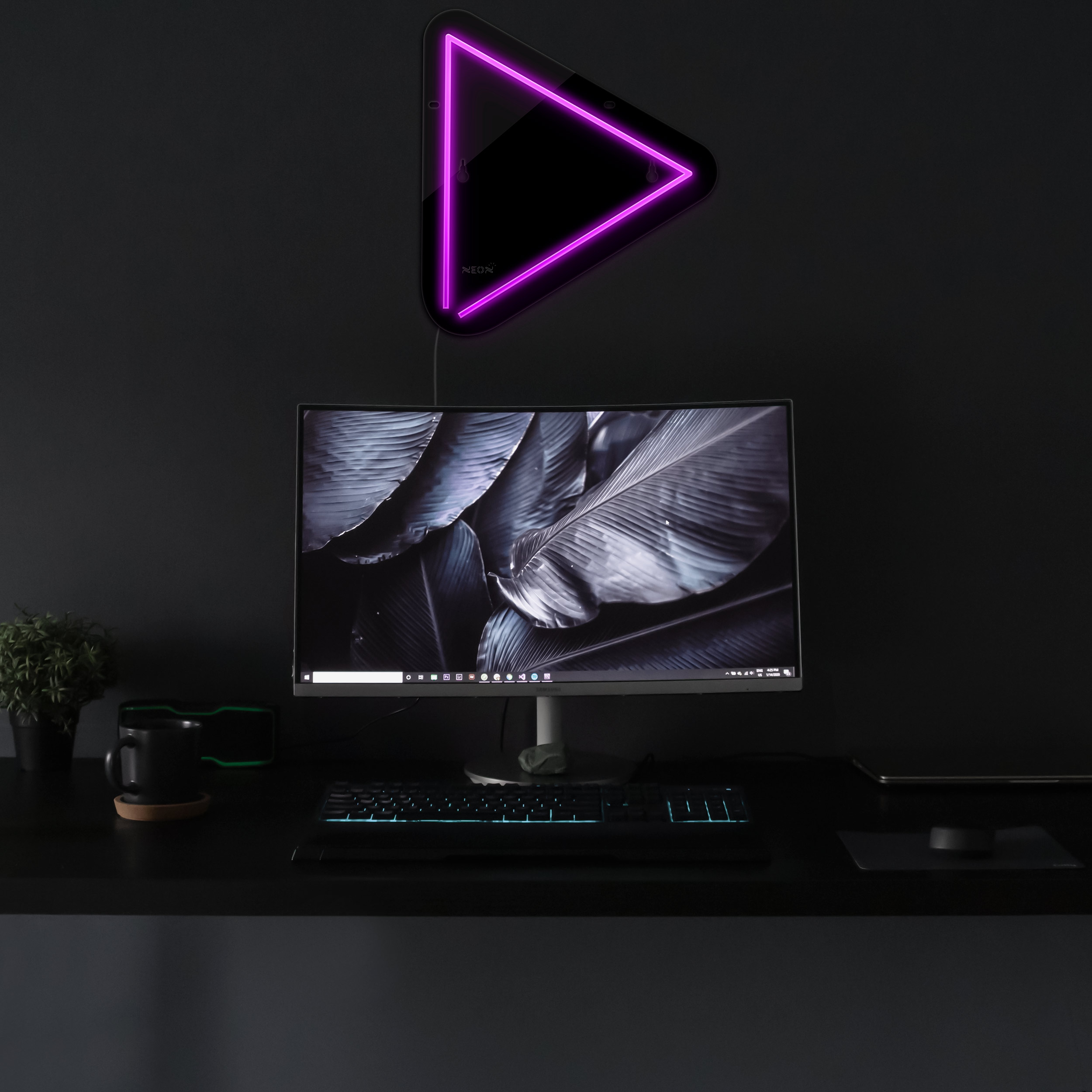 چراغ دیواری نئون دیزاین مدل Play-BL_PR