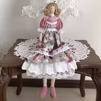 عروسک تیلدا گلگلی نشسته