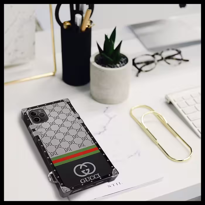 کاور مدل صندوقی کد 0011 مناسب برای گوشی موبایل اپل iPhone 11 Pro Max به همراه آویز