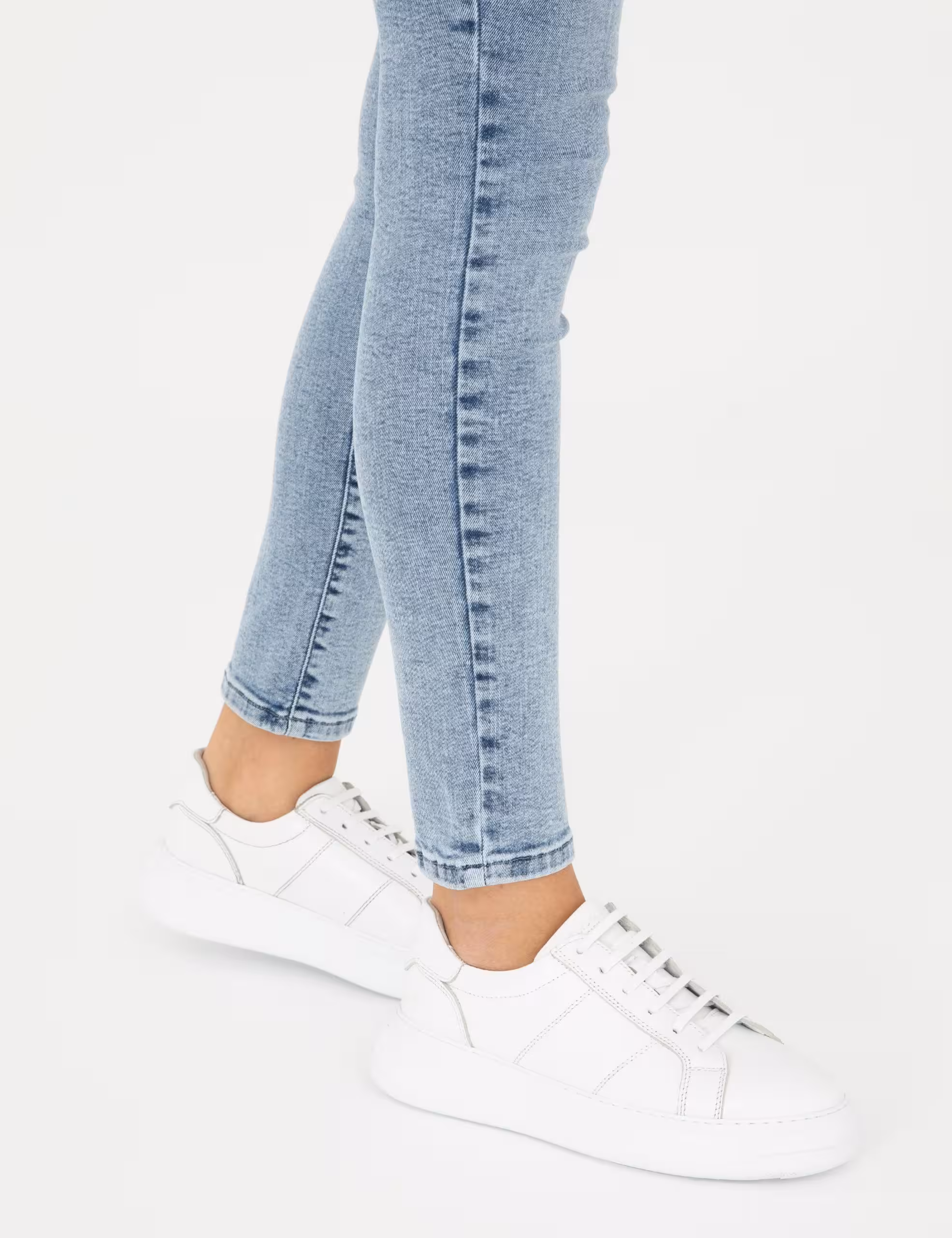 کفش کتانی و اسپرت زنانه سفید پیرکاردین