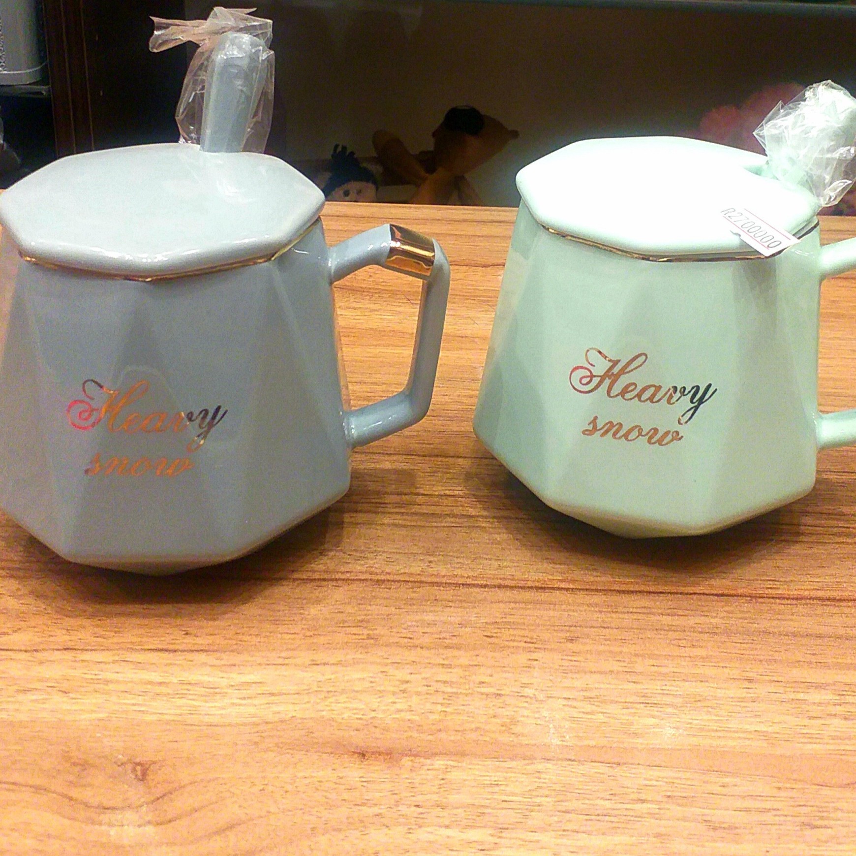 ماگ سرامیکی زر کوب درب دار  با قاشق در سه رنگ محصول چین