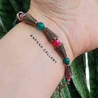 دستبند سنگ عقیق سبز  صورتی مدل هندی سنتی با   زنجیر 