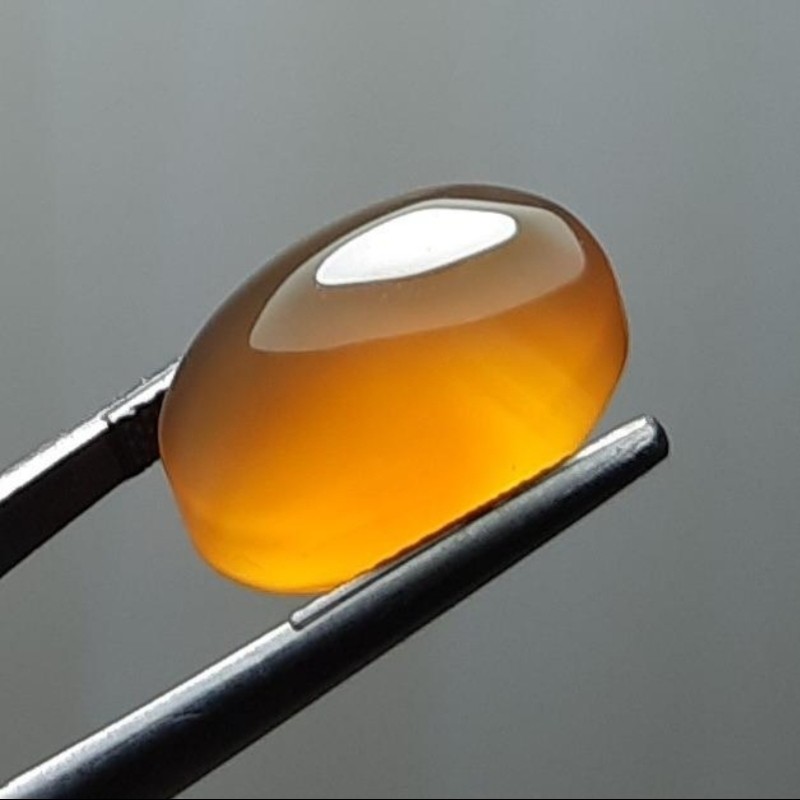 نگین عقیق زرد  مایل به نارنجی اصل  یمن خاص و آبدار  تراش عالی 