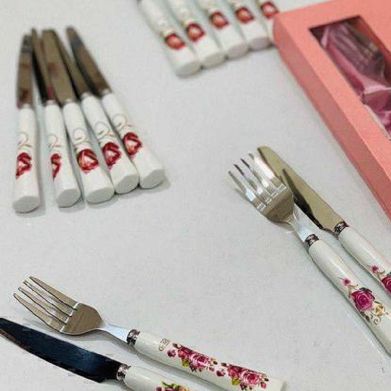 ست کارد و چنگال یونیک با دسته سرامیکی سفید با گل های صورتی همراه با جعبه