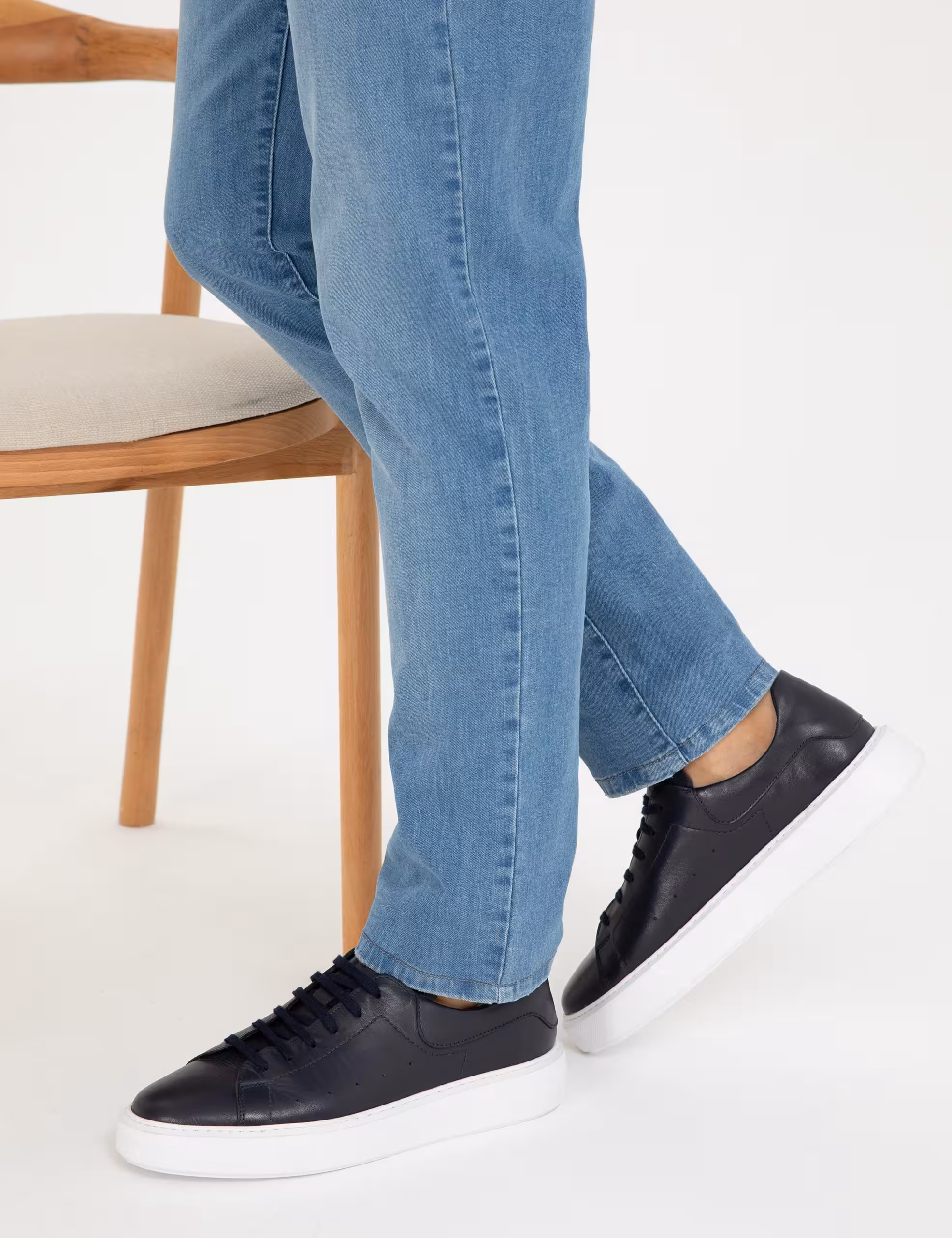 کفش کتانی و اسپرت مردانه سرمه ای پیرکاردین - فروشگاه لباس شهرمون