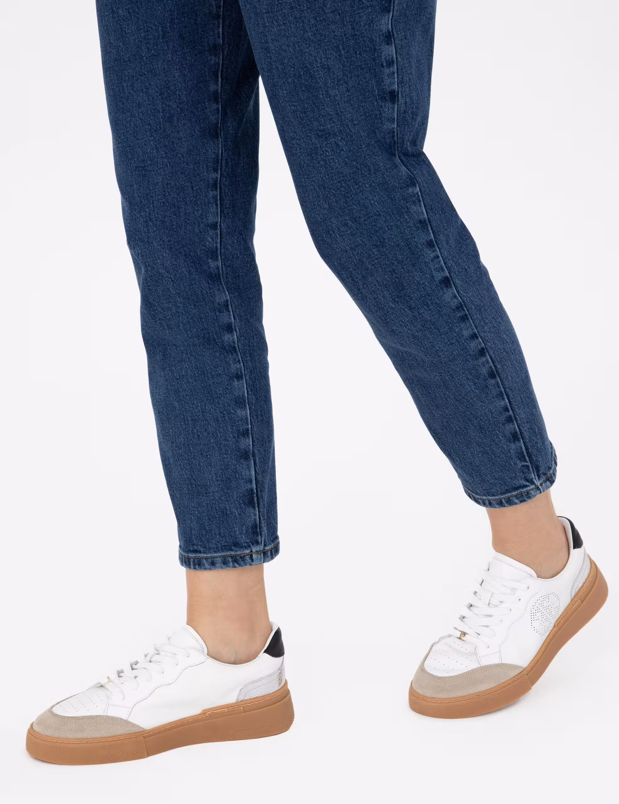 کفش کتانی و اسپرت زنانه سفید پیرکاردین