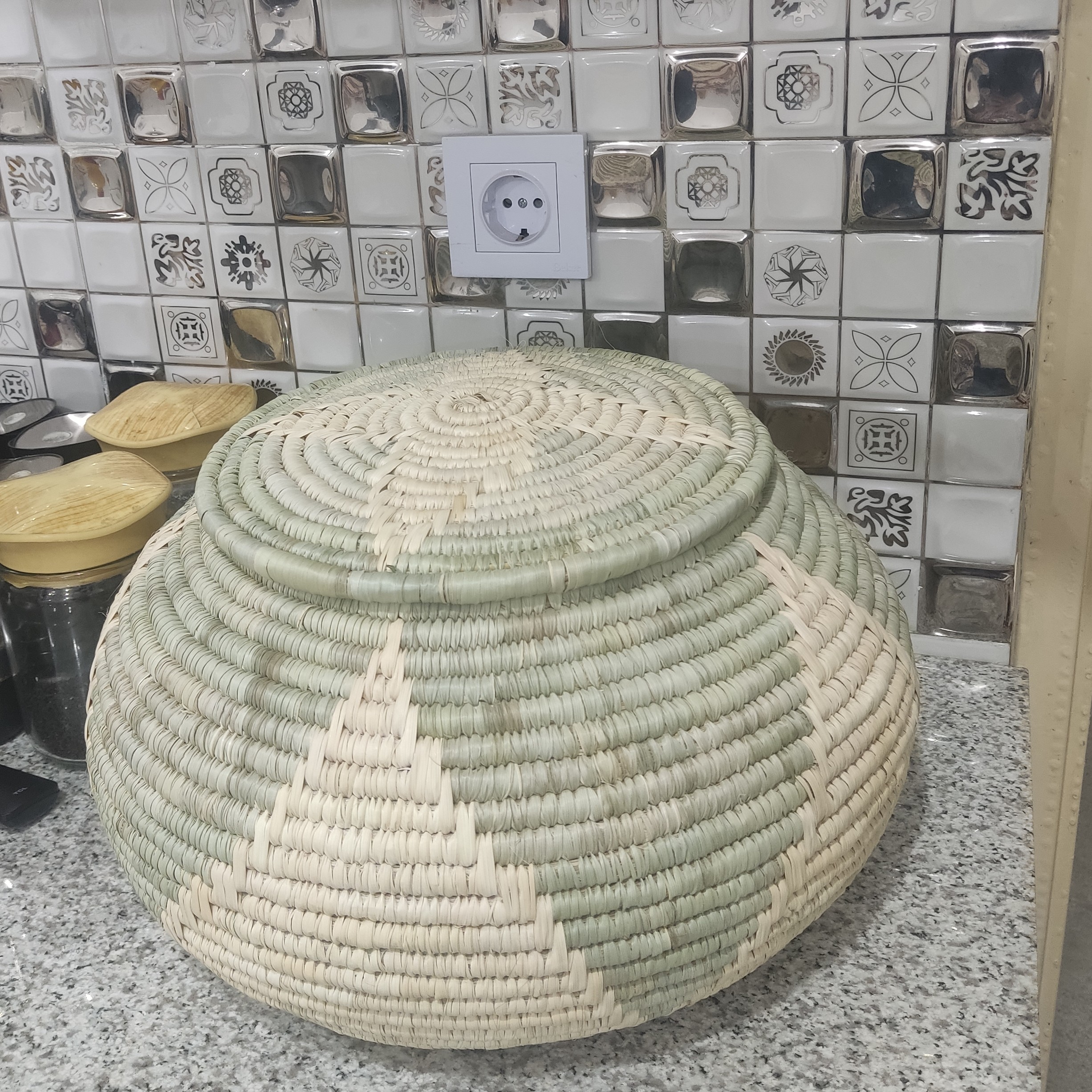 خمره .جا برنجی .جا حبوبات .طرح دار  بسیار زیبا وبافت محکم ... 10 کیلو 