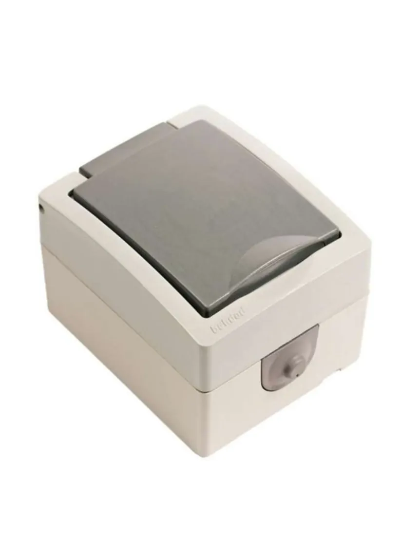 پریز برق صنعتی ارت دار روکار بهداد الکتریک