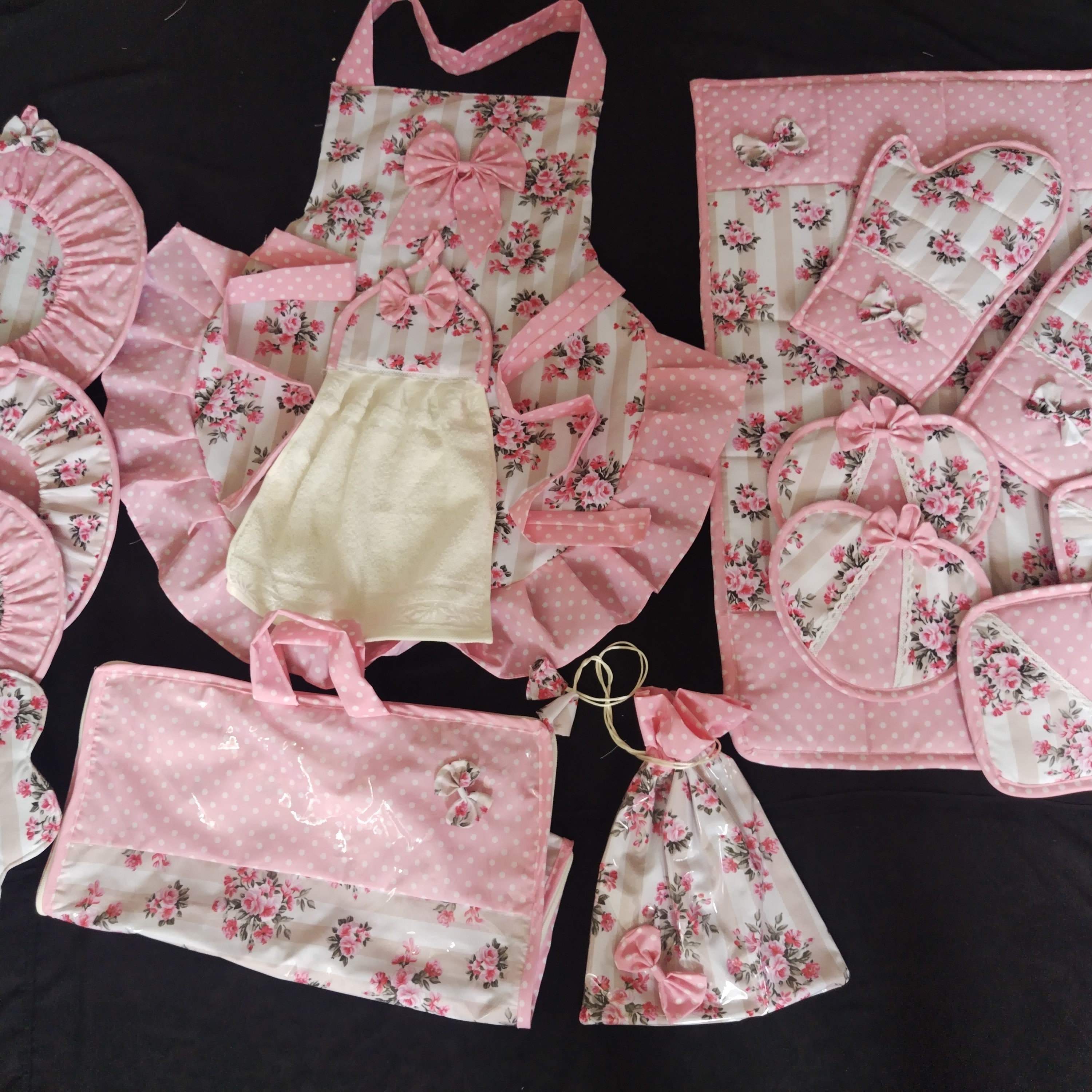 سرویس پارچه ای 15 تیکه اشپزخانه عروس(پس کرایه) 