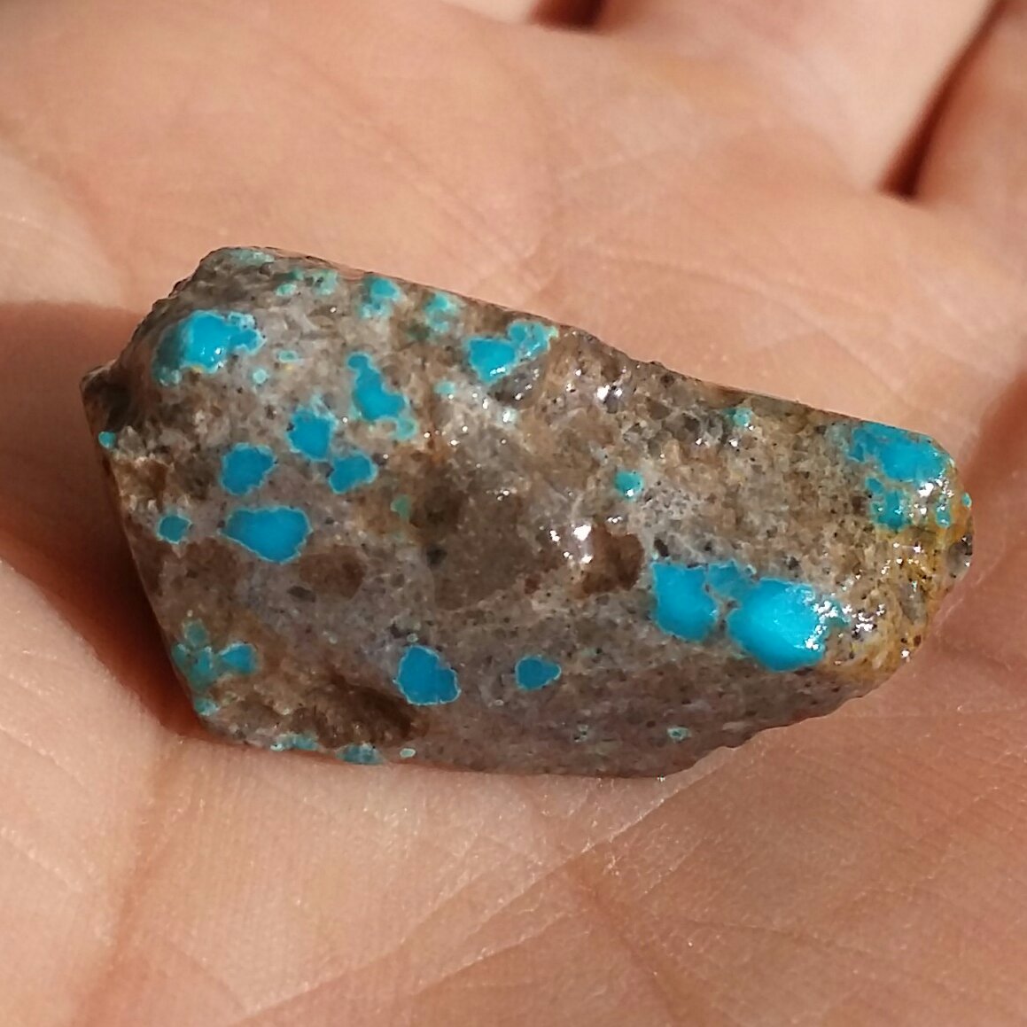 سنگ راف فیروزه آبی عنکبوتی اصل نیشابور فوق العاده زیبااا 100 در 100 طبیعی شاهکار خلقت
مناسب جهت دکوراسیون و ساخت نگین