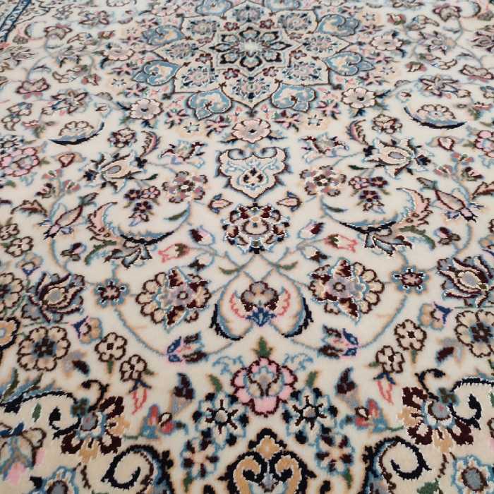 فرش دستباف یک و نیم متری مدل نایین D