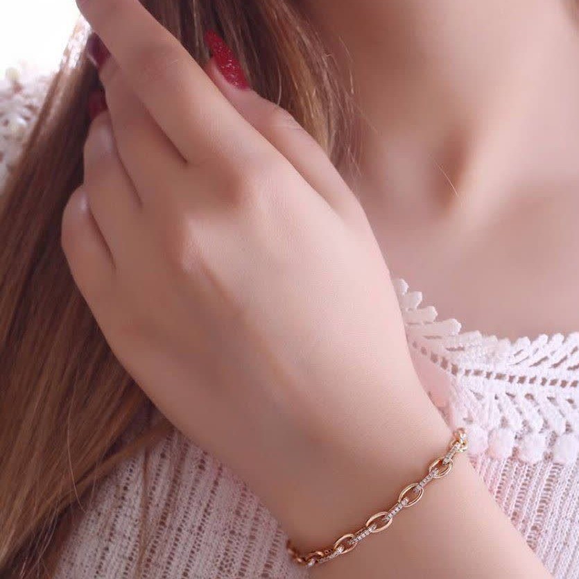 دستبند کد11415 برند محبوب ژوپینگ.طرح جواهر.آبکاری طلا.رنگ ثابت.ضدحساسیت