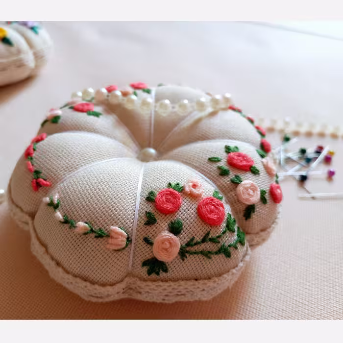 جاسوزنی گلدوزی شده با دست عروس1