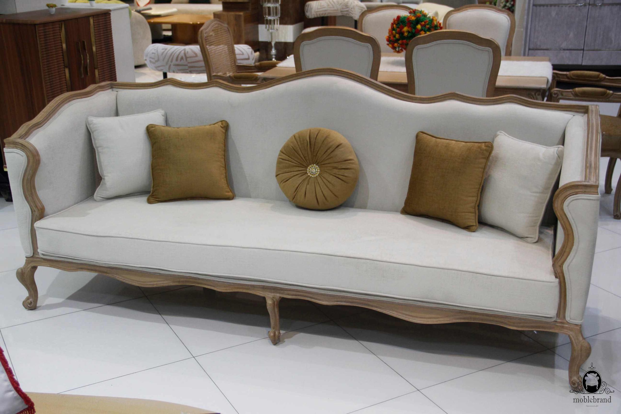 مبل کویین فرانسوی