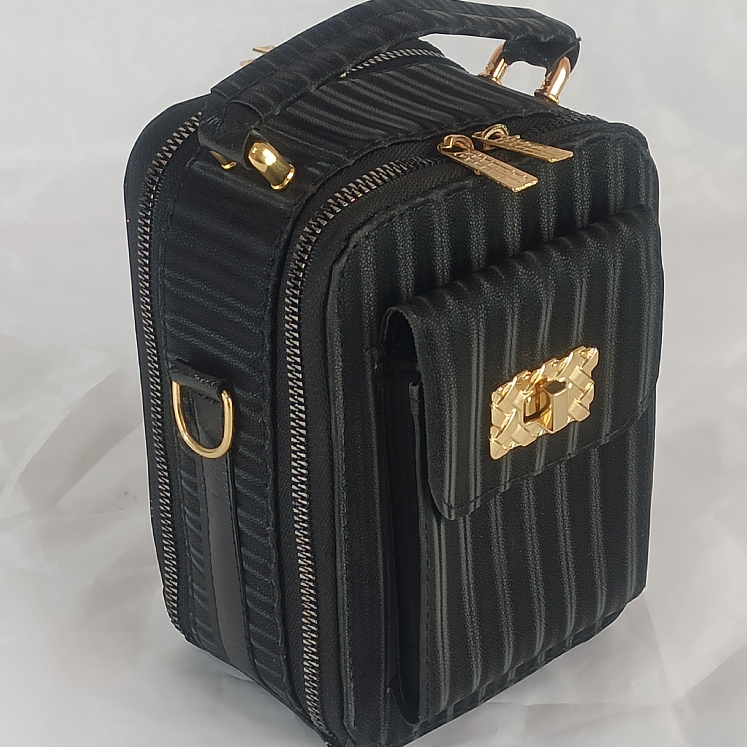 کیف دخترانه پاسپورتی،کیف پاسپورتی،کیف دوشی،کیف مدارک،کیف دخترونه،کیف سه بعدی،تولیدی،دارای دو جیب از تولید به مصرف