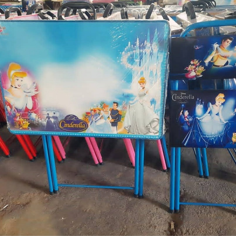 میز و صندلی تحریر  بدون باکس سیوان طرح سیندرلا با چاپ uv اکلیلی برجسته    (با کارتون شکیل مخصوص میز و صندلی)    