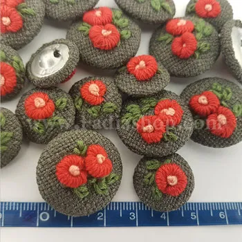 دکمه گلدوزی دو سایز