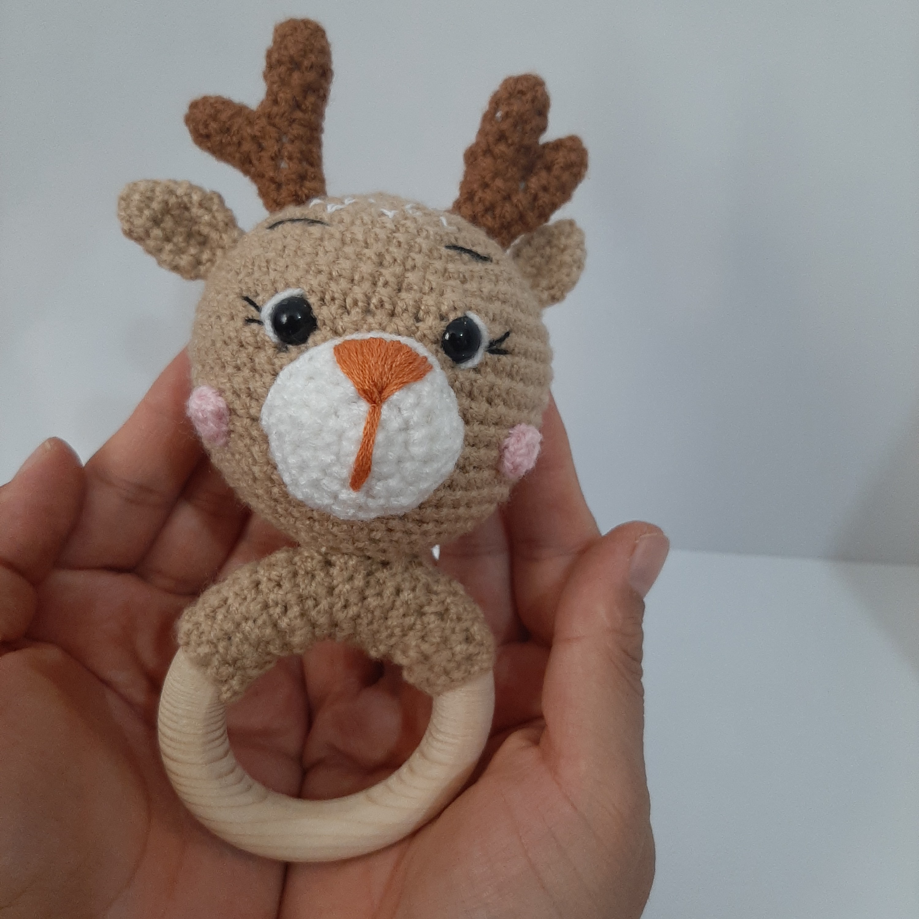 جغجغه طرح گوزن با دسته چوبی کیفیت عالی ، اسباب بازی ایده آل برای نوزادان و کودکان 