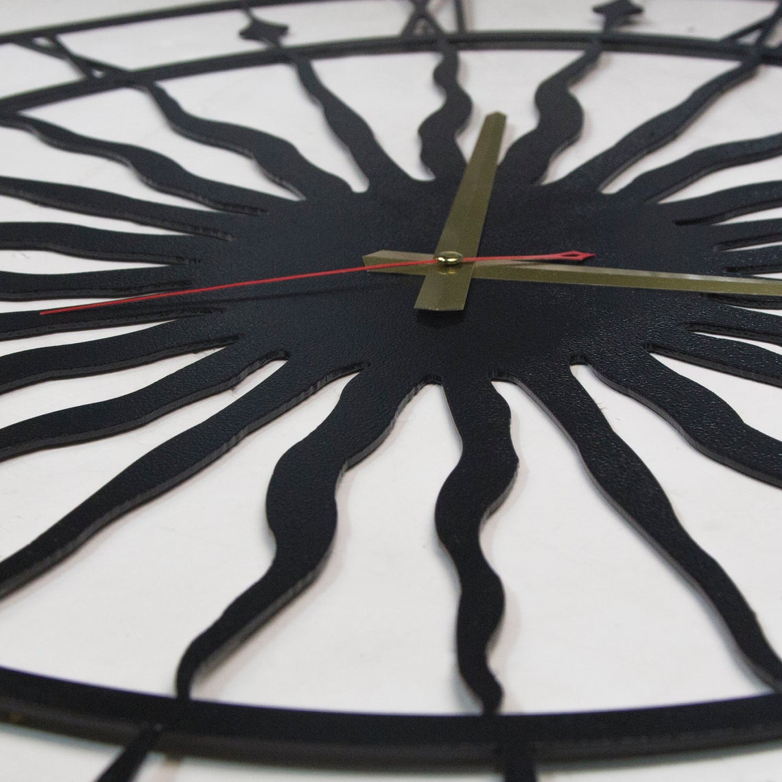 ساعت دیواری مدل خورشید - فروشگاه نیم آستین