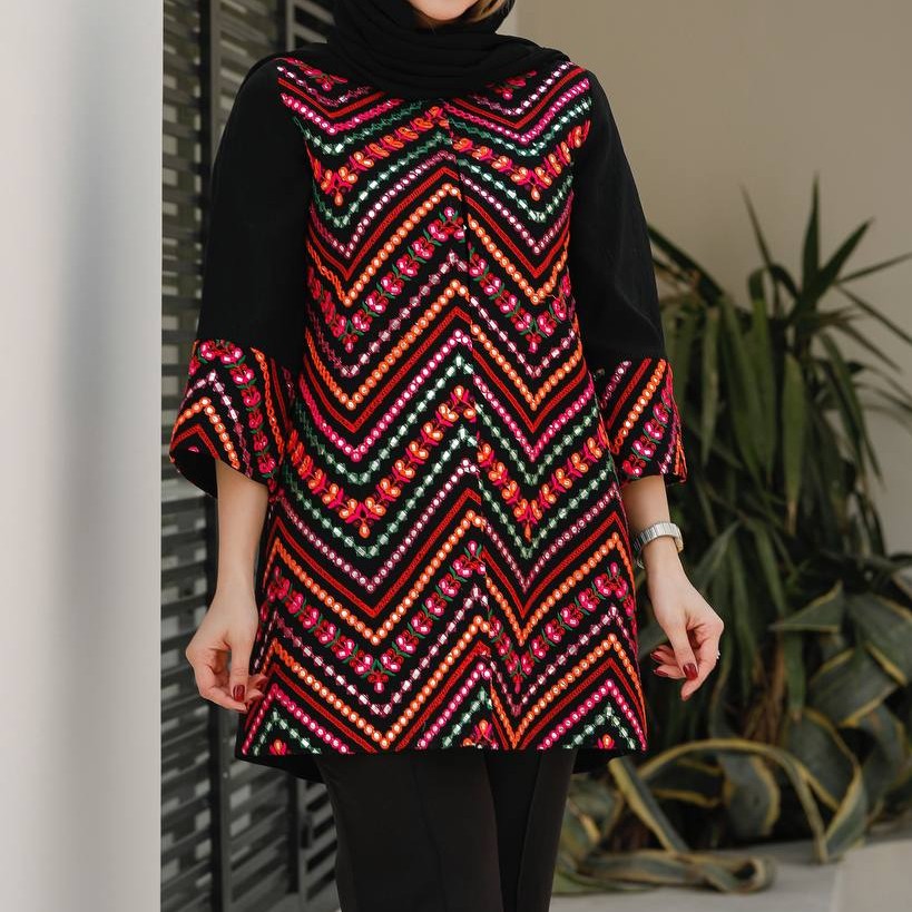 مانتو مزون دوز زنانه جنس کریستال خرجکار گلدوزی شده درجه یک